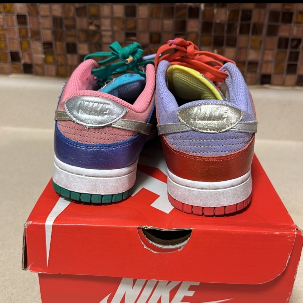 Nike - Picture 3 of 4
